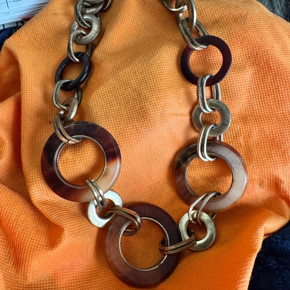 Elegant Gold and Brown Chain Necklace